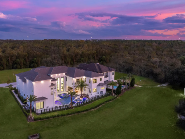 Luxurious 8-Bedroom Vacation Home in Orlando - Private Pool & Resort Amenities